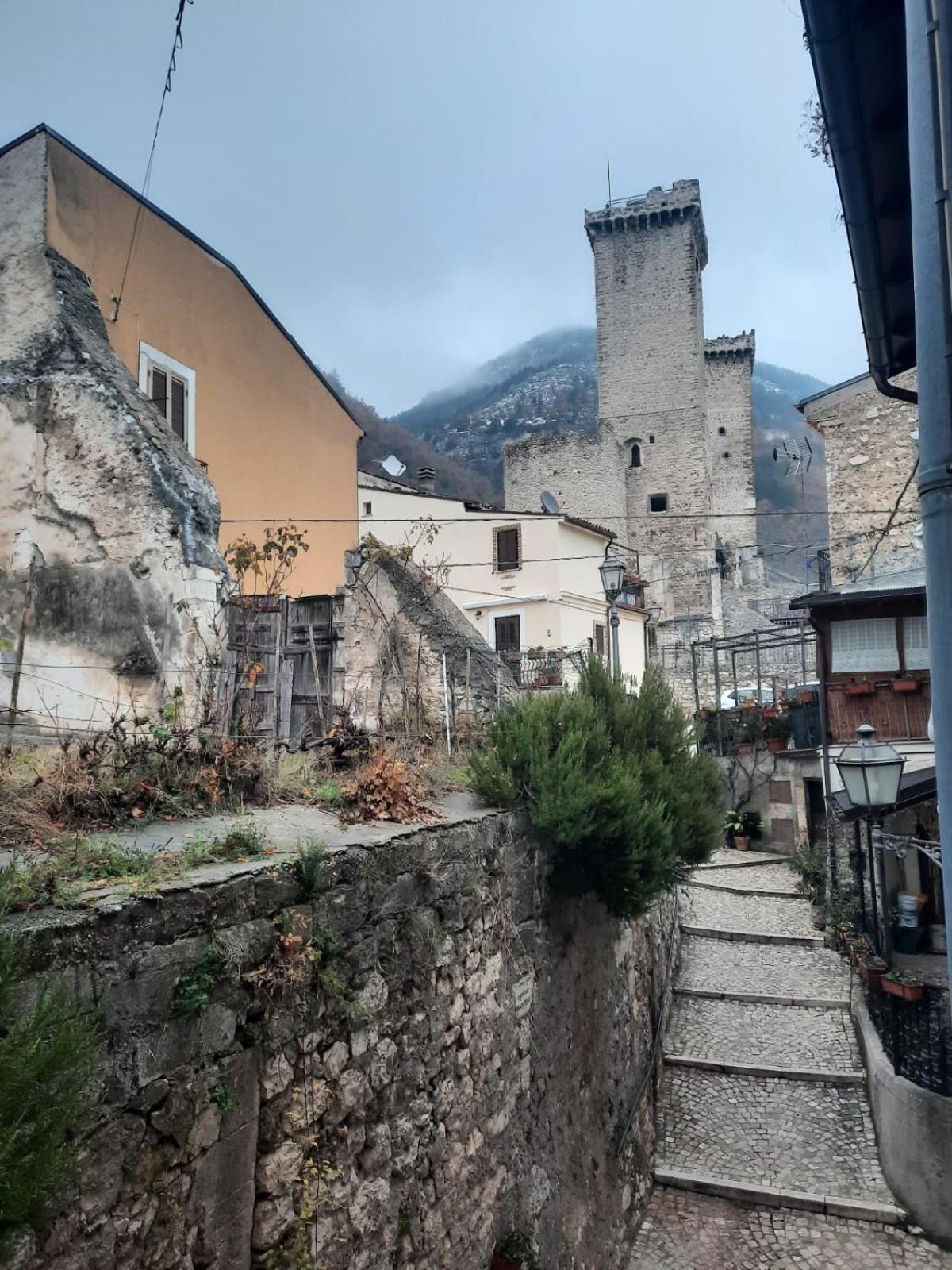 Villa A Un Passo Dal Castello Pacentro Esterno foto